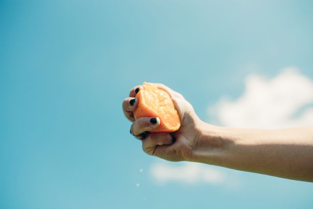 « Orange peel theory » : sur TikTok, les pelures d’oranges permettent d’évaluer si nos proches nous aiment 
